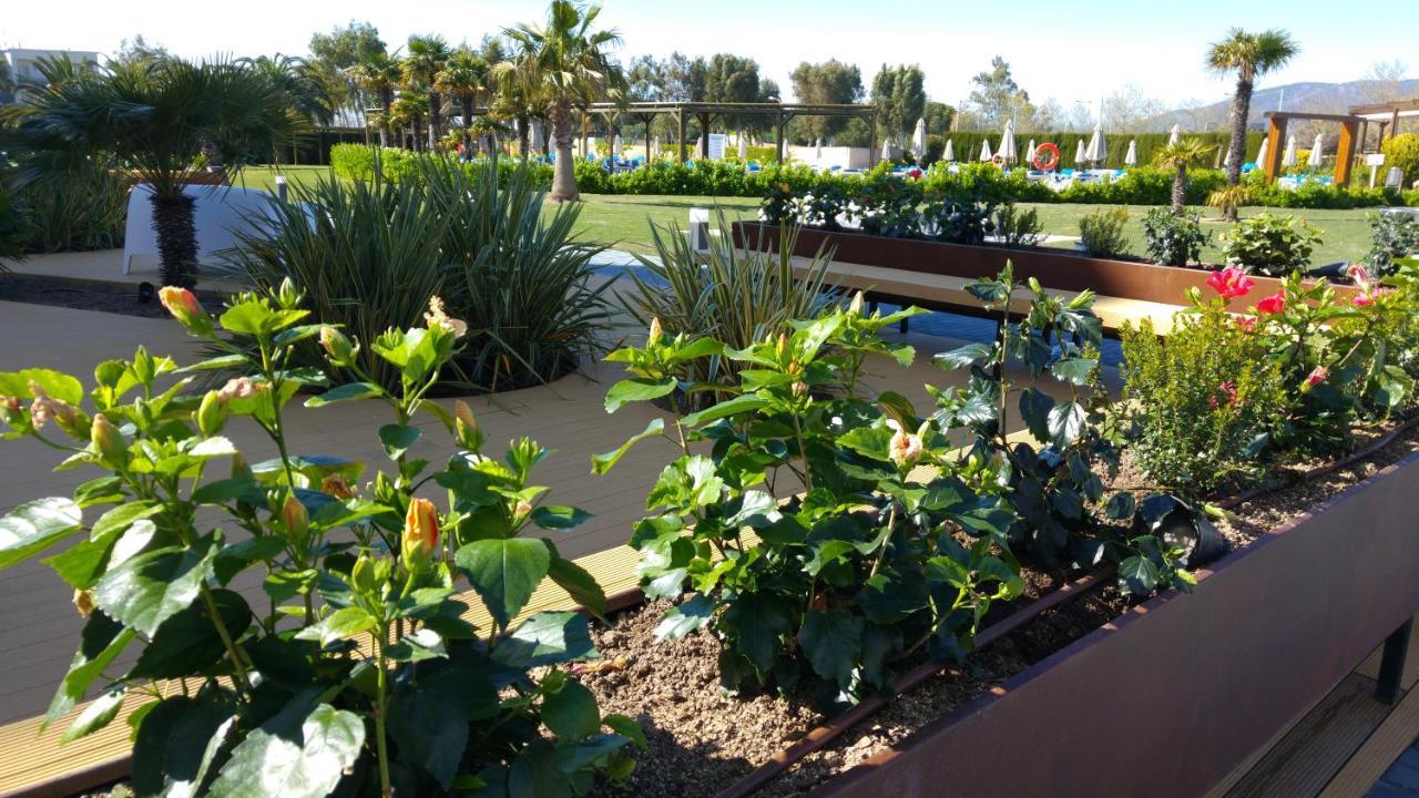 Hotel Mediterraneo Roses Esterno foto